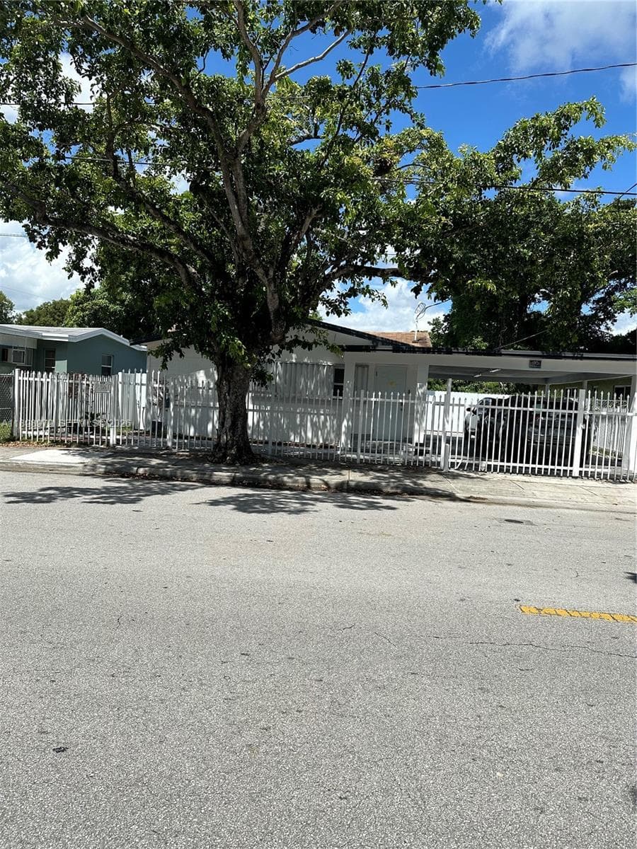 17926 SW 104th Ave photo 5