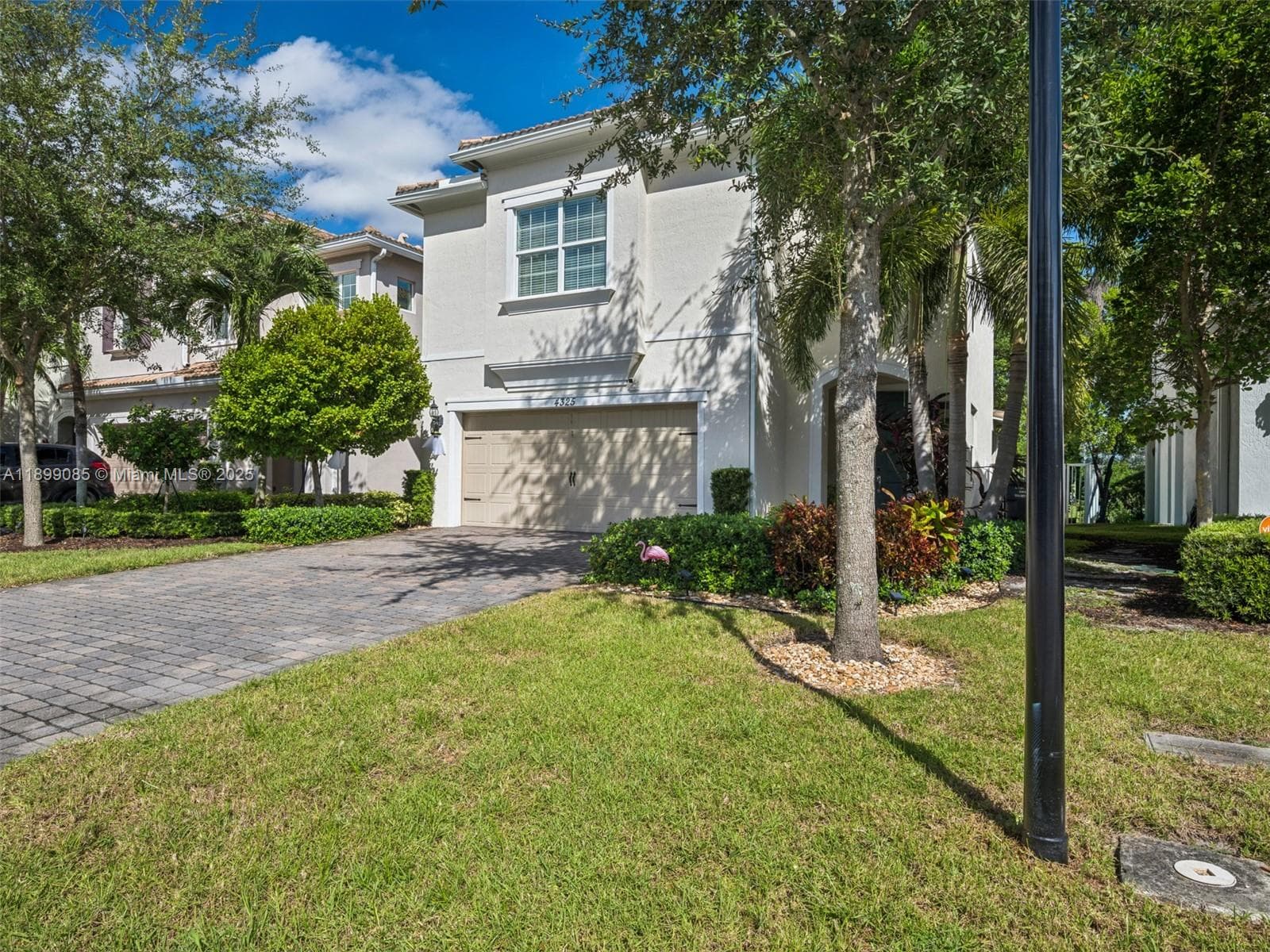 4325 Large Leaf Ln photo 2