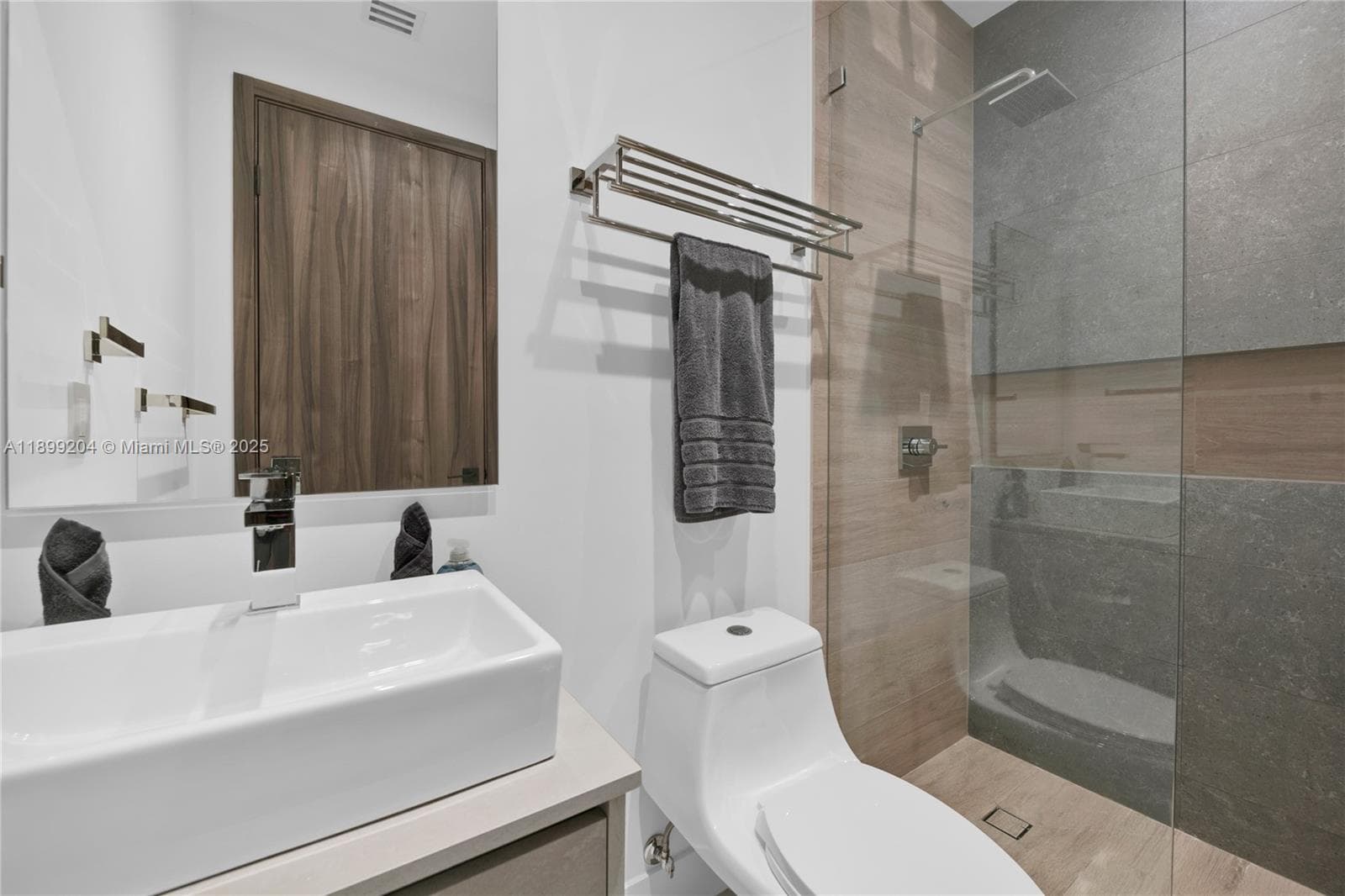 2110 NE 197th Ter photo 68