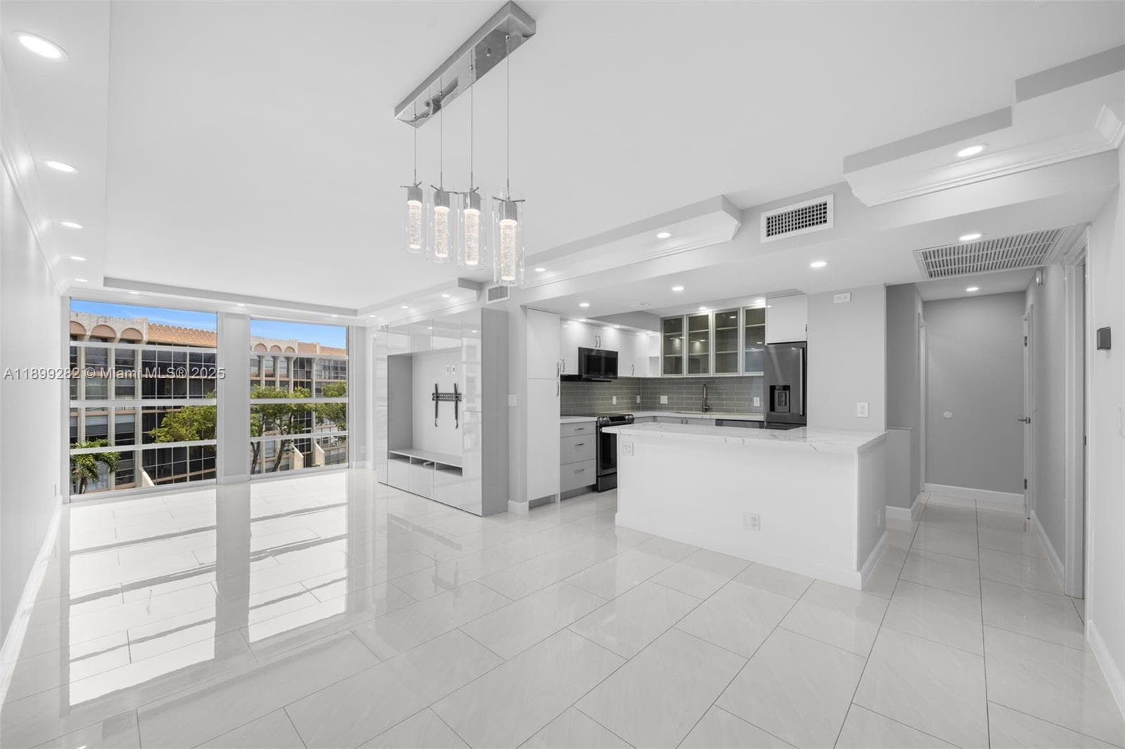 Desoto · #411 in Hallandale Beach - Photo 2