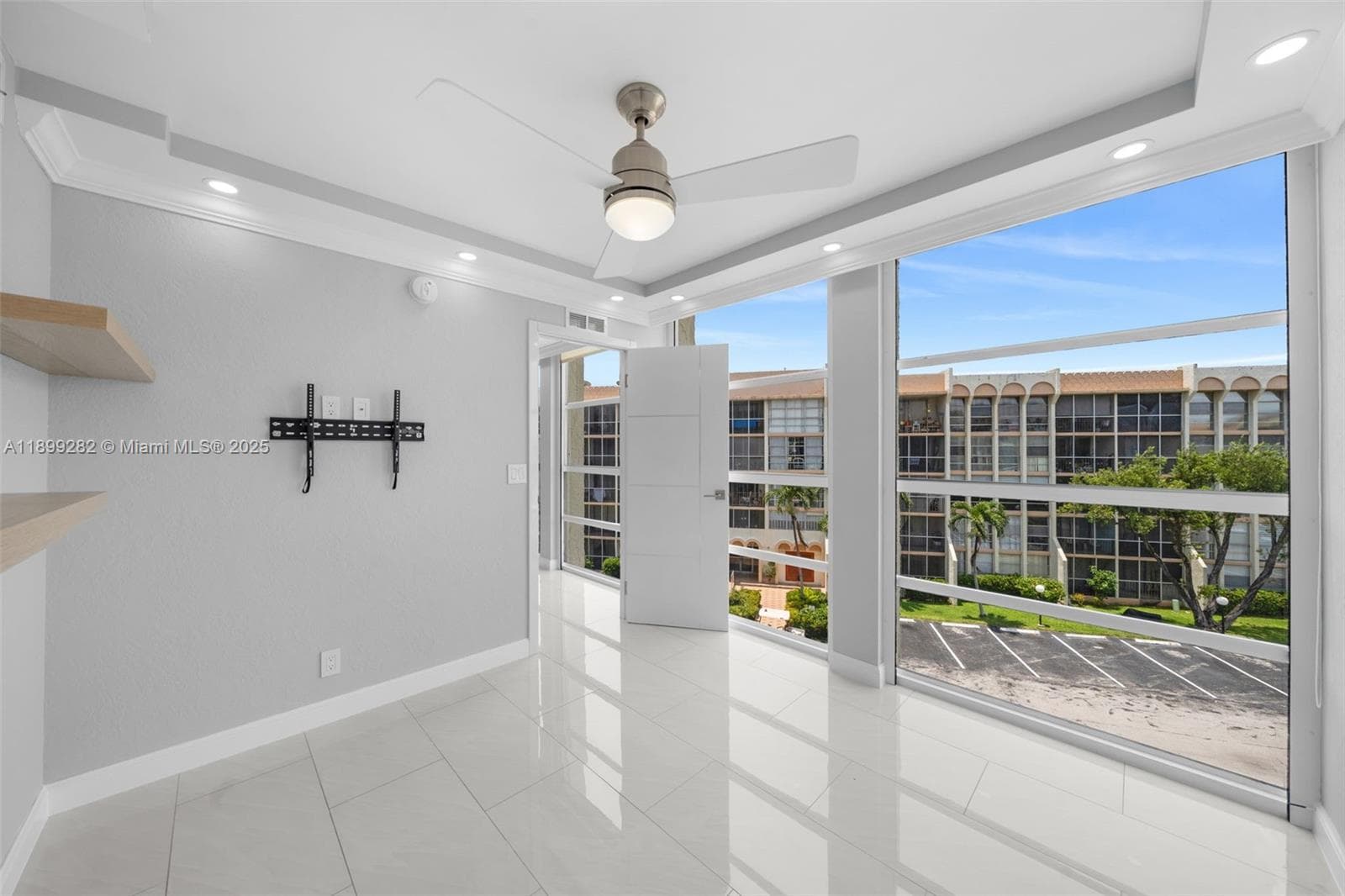 Desoto · #411 in Hallandale Beach - Photo 13