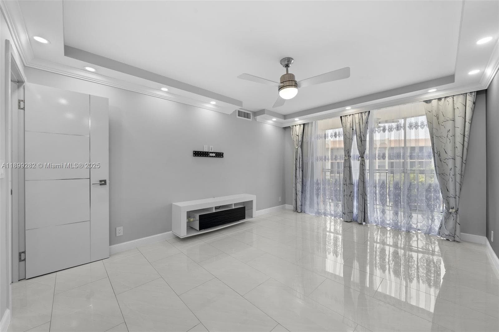 Desoto · #411 in Hallandale Beach - Photo 17