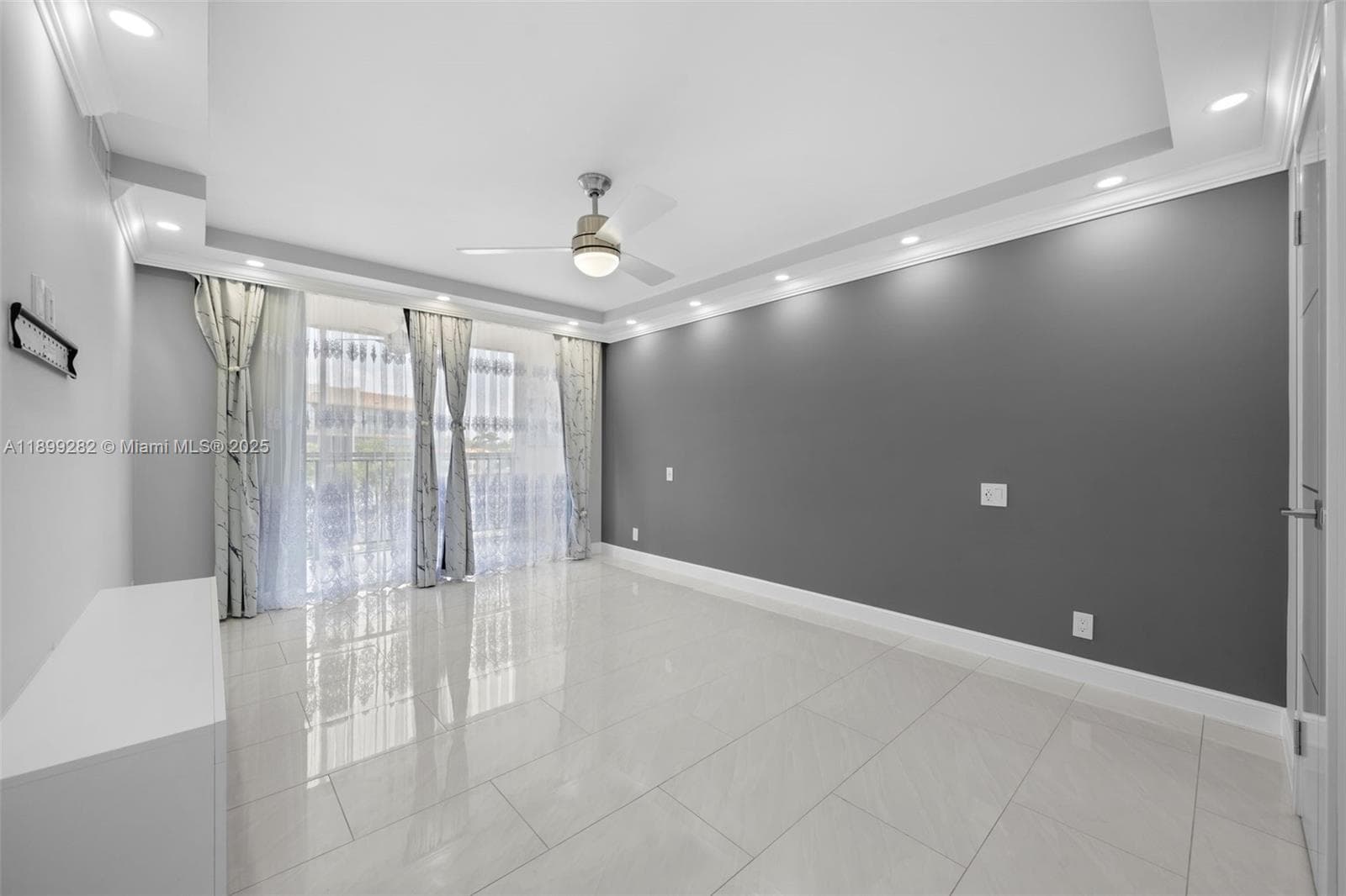 Desoto · #411 in Hallandale Beach - Photo 16