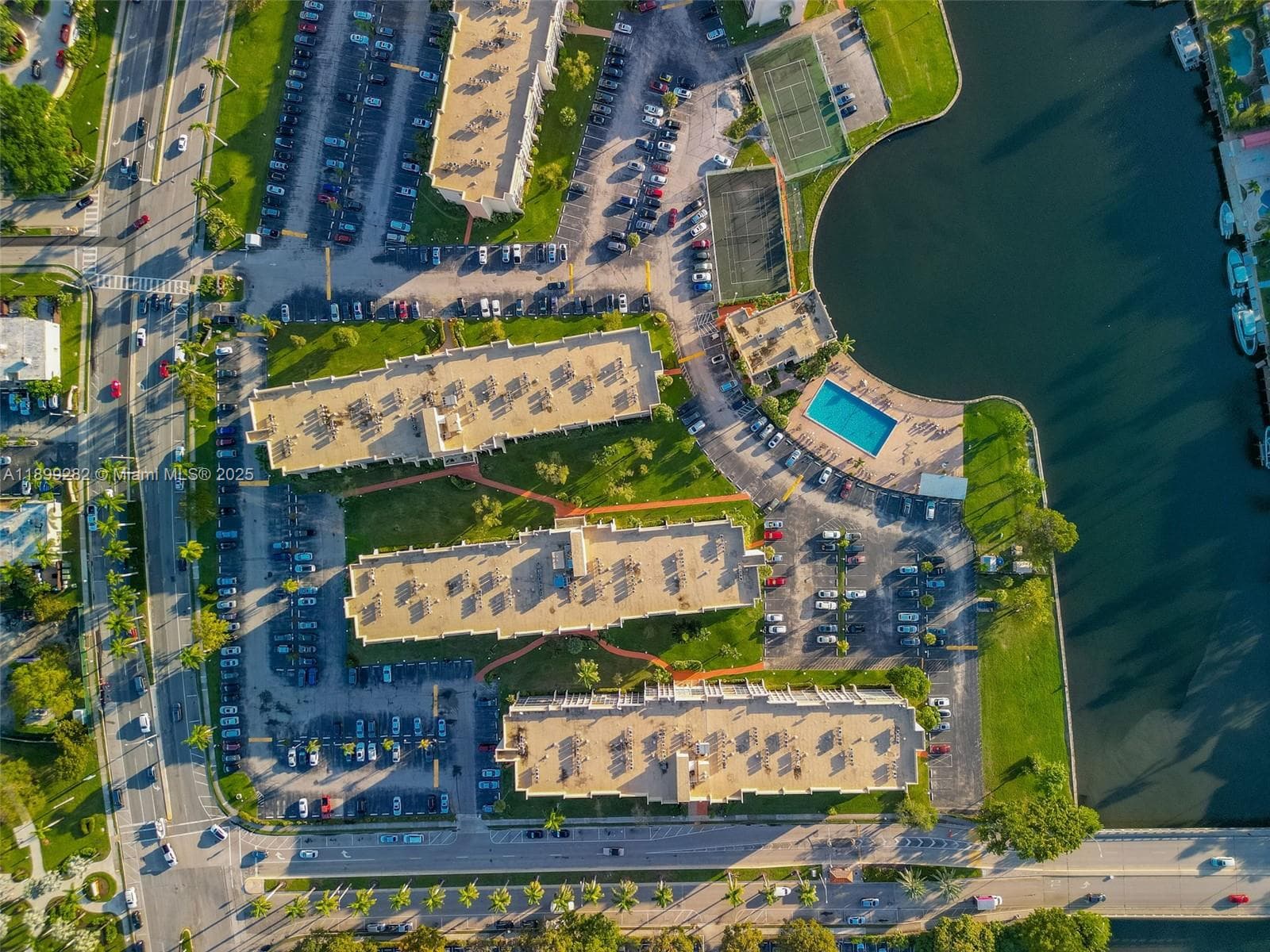 Desoto · #411 in Hallandale Beach - Photo 32