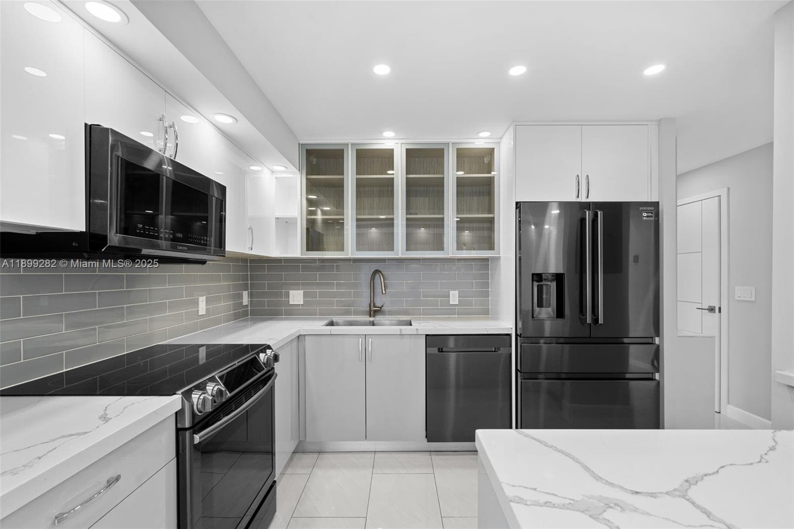 Desoto · #411 in Hallandale Beach - Photo 1