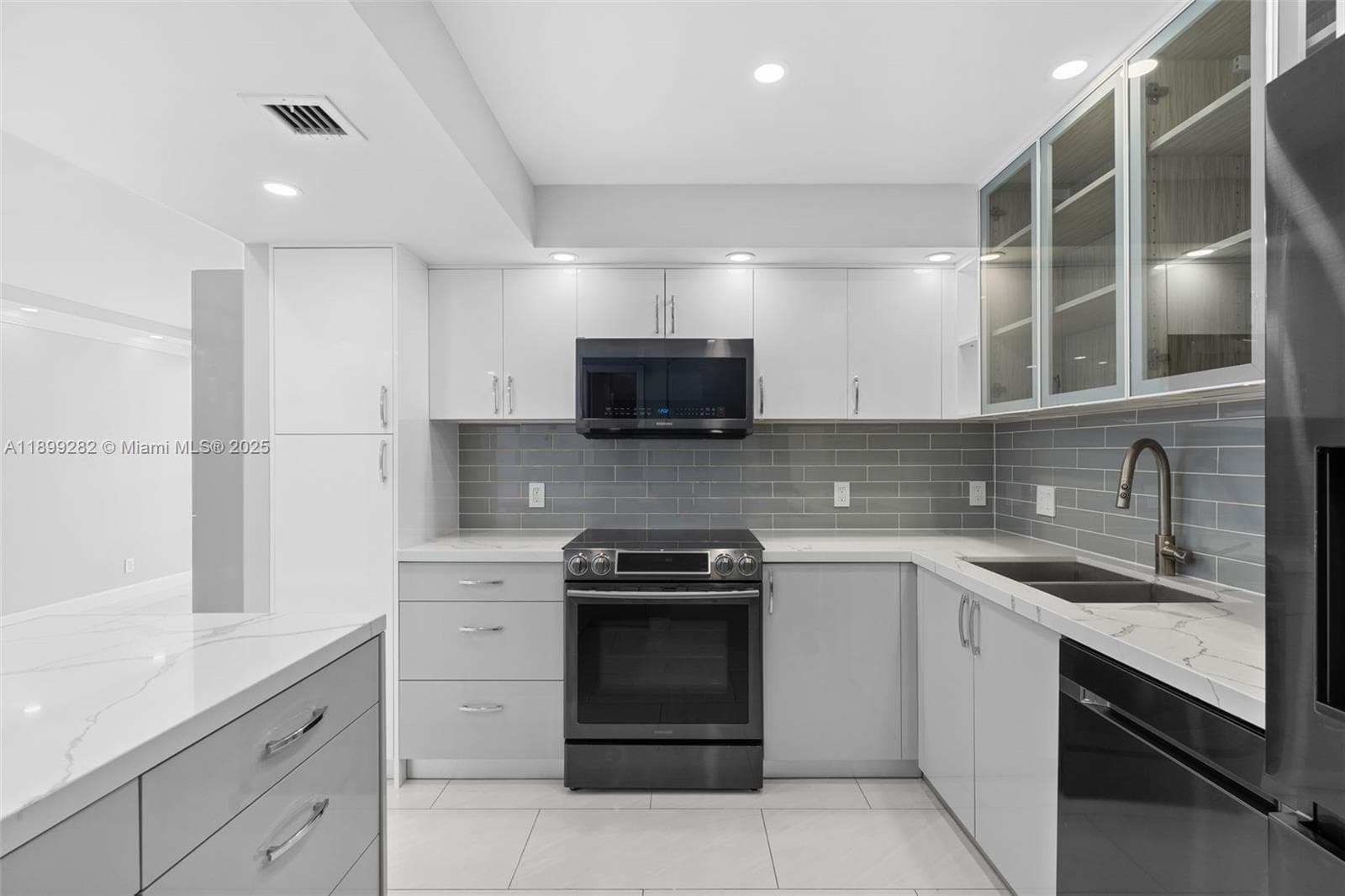 Desoto · #411 in Hallandale Beach - Photo 9