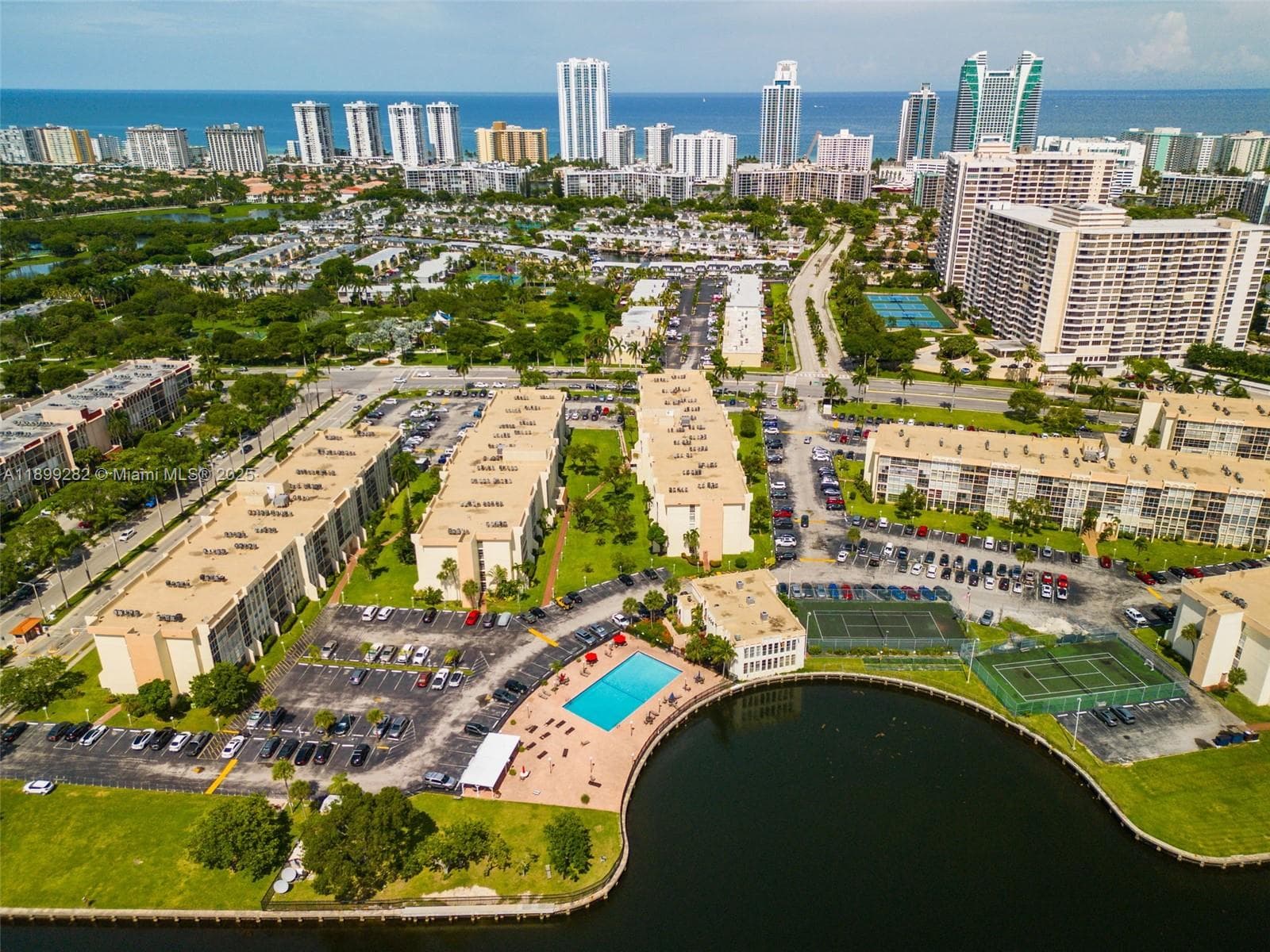 Desoto · #411 in Hallandale Beach - Photo 30