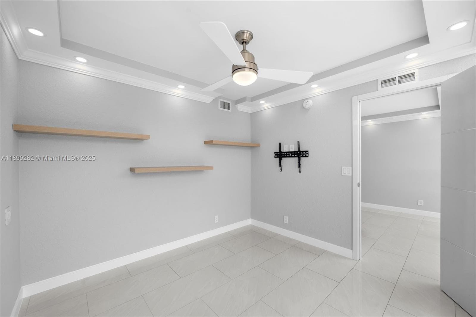 Desoto · #411 in Hallandale Beach - Photo 14