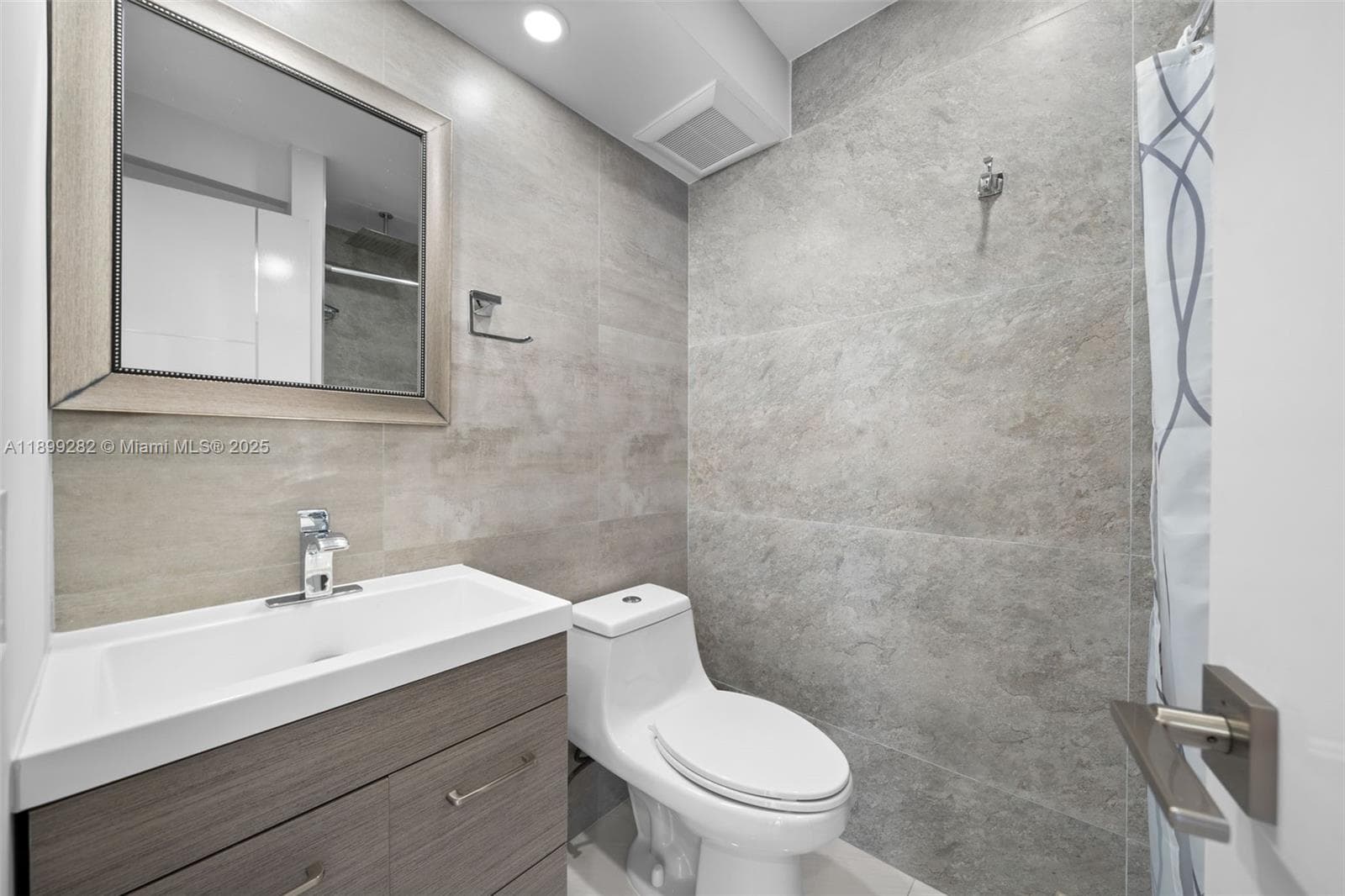 Desoto · #411 in Hallandale Beach - Photo 15