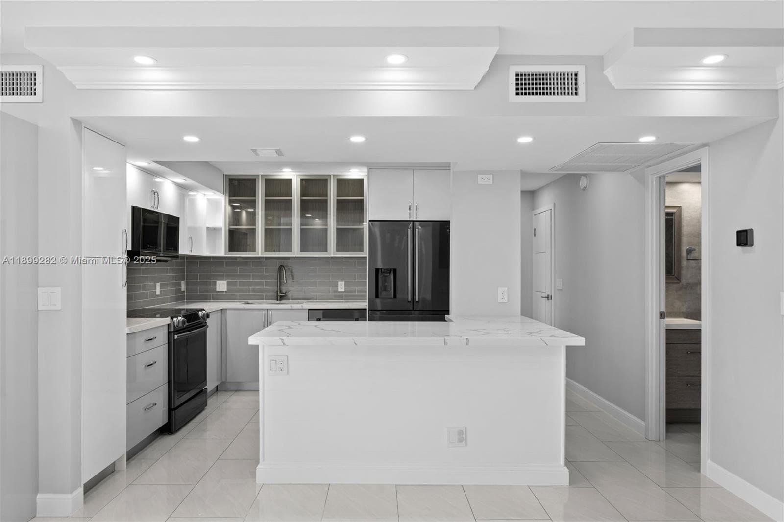Desoto · #411 in Hallandale Beach - Photo 8