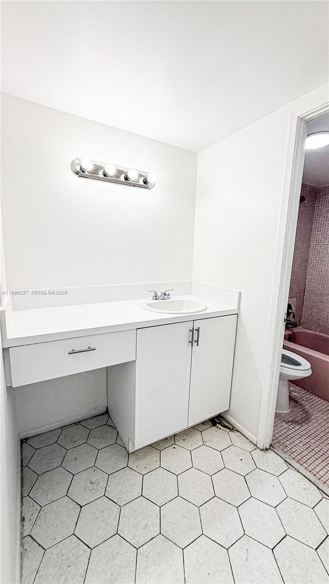 BUCKLEY TOWERS CONDO · #1404E in Miami - Photo 12