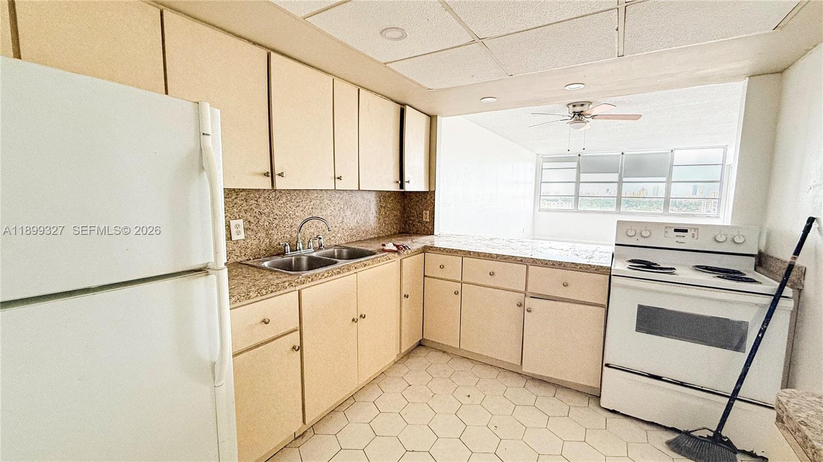 BUCKLEY TOWERS CONDO · #1404E in Miami - Photo 5
