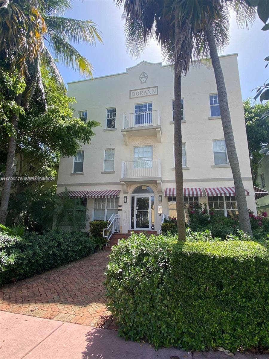 Dorann Condo · #103 in Miami Beach - Photo 11