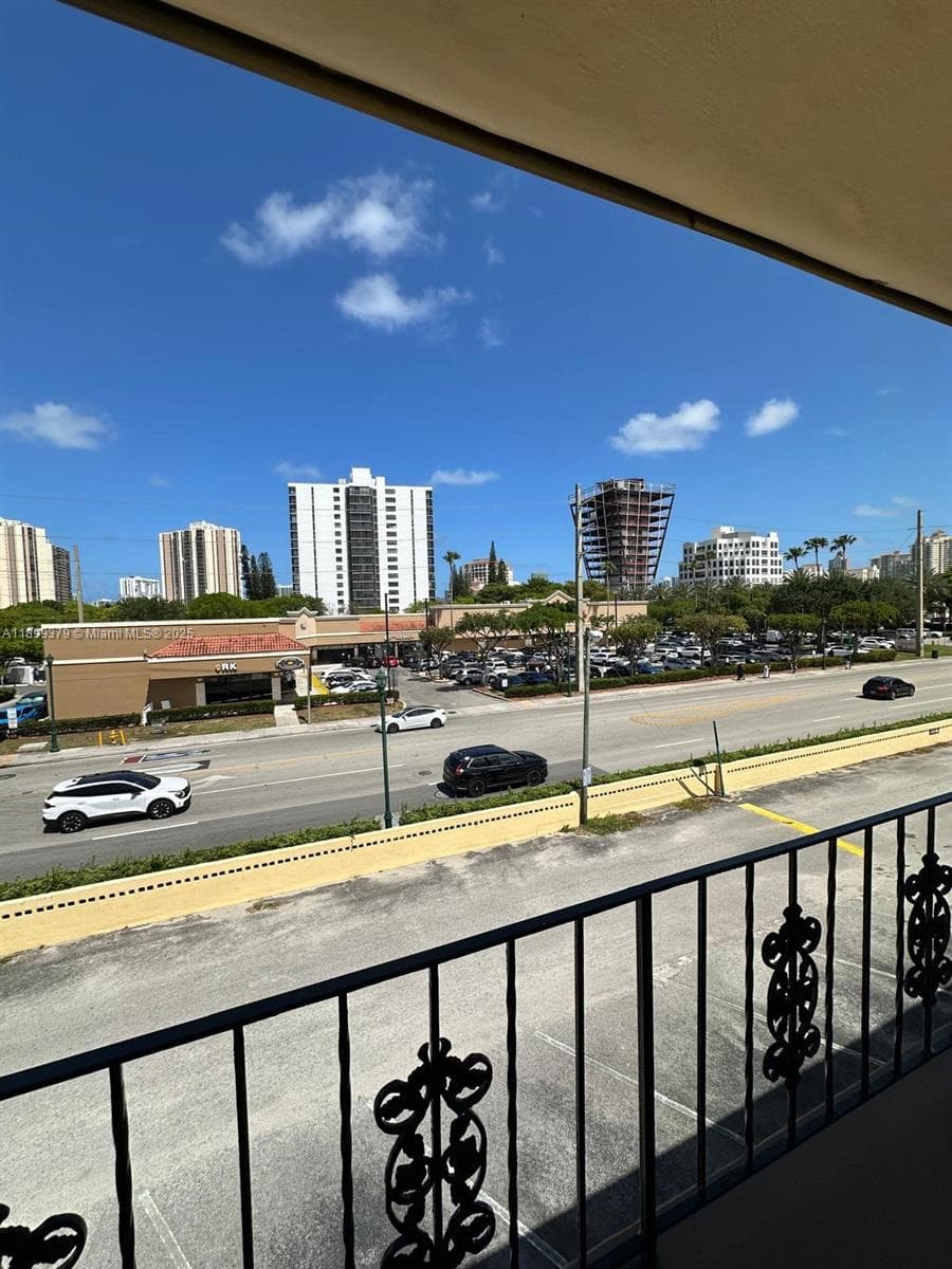 BISC LAKE GARDENS CONDO N · #D335 in Aventura - Photo 12