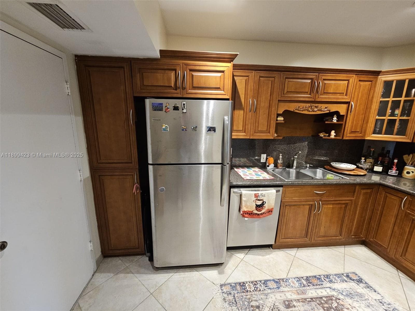 HILLCREST EAST · #1015 in Hollywood - Photo 6