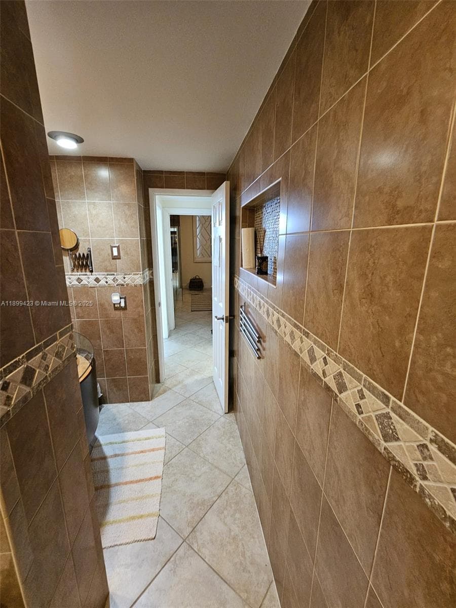 HILLCREST EAST · #1015 in Hollywood - Photo 17