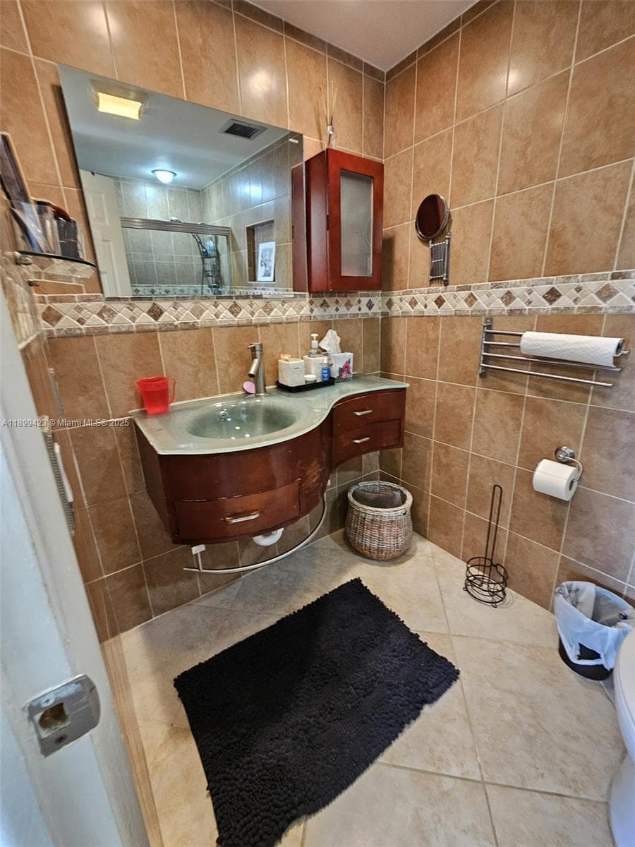 HILLCREST EAST · #1015 in Hollywood - Photo 16