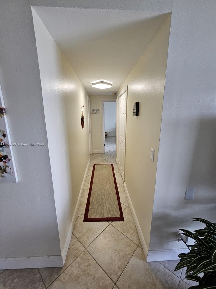 HILLCREST EAST · #1015 in Hollywood - Photo 10