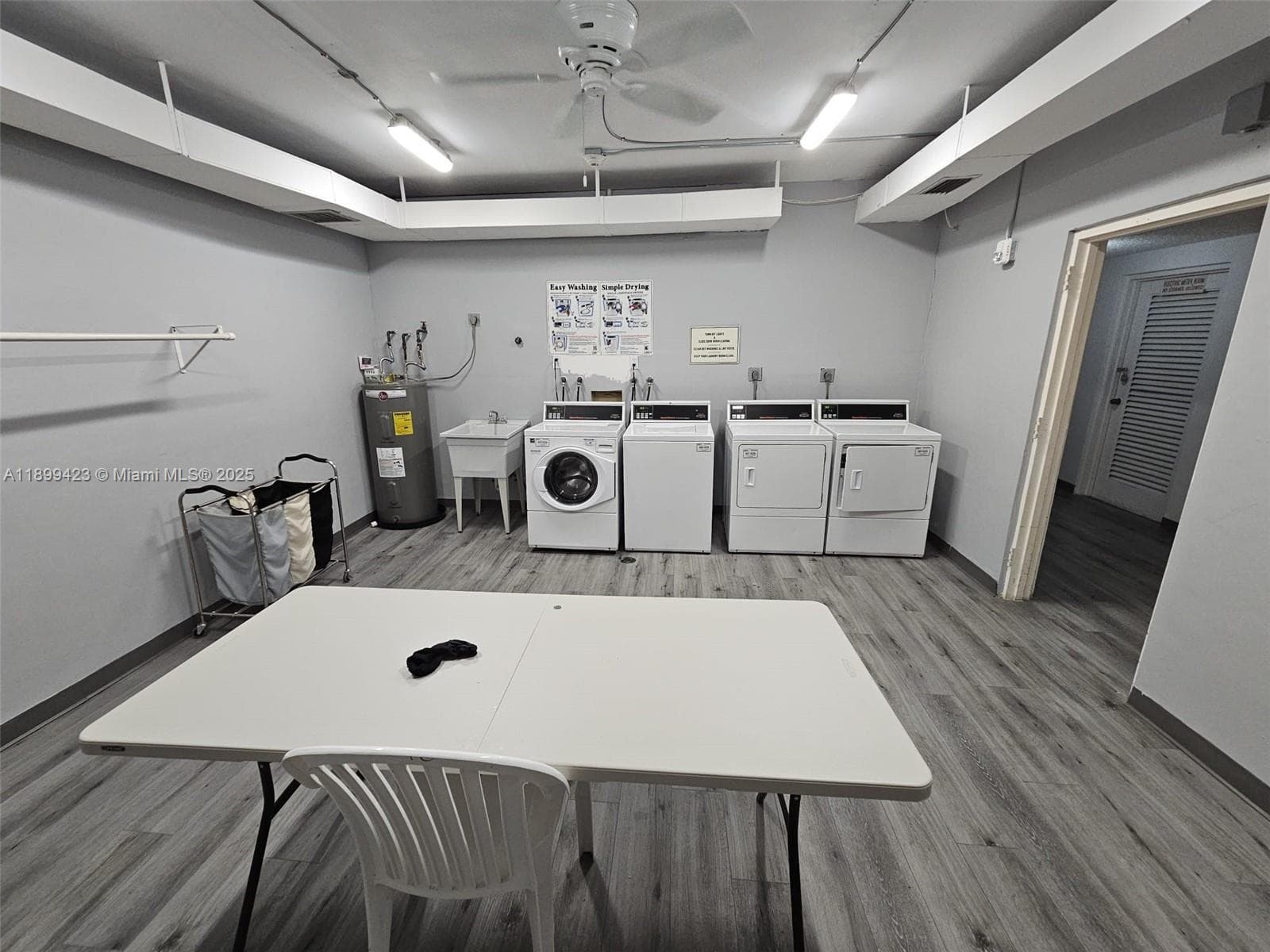 HILLCREST EAST · #1015 in Hollywood - Photo 31