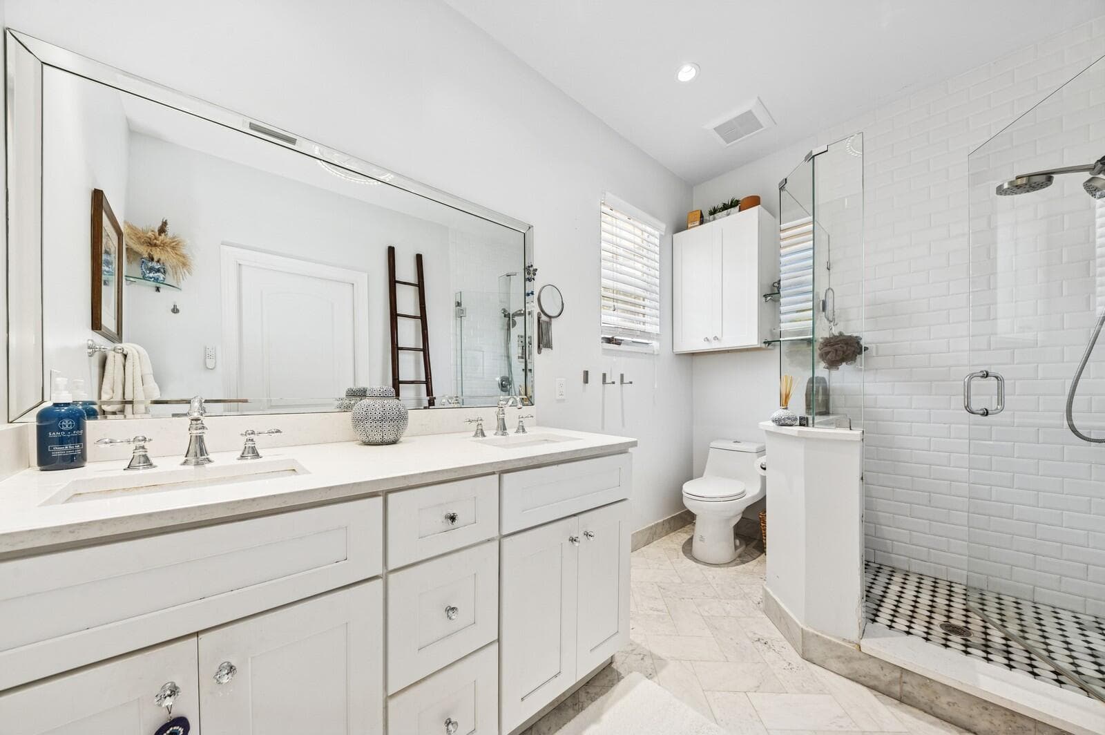 26_310AlmeriaRd_8_Bathroom_Large