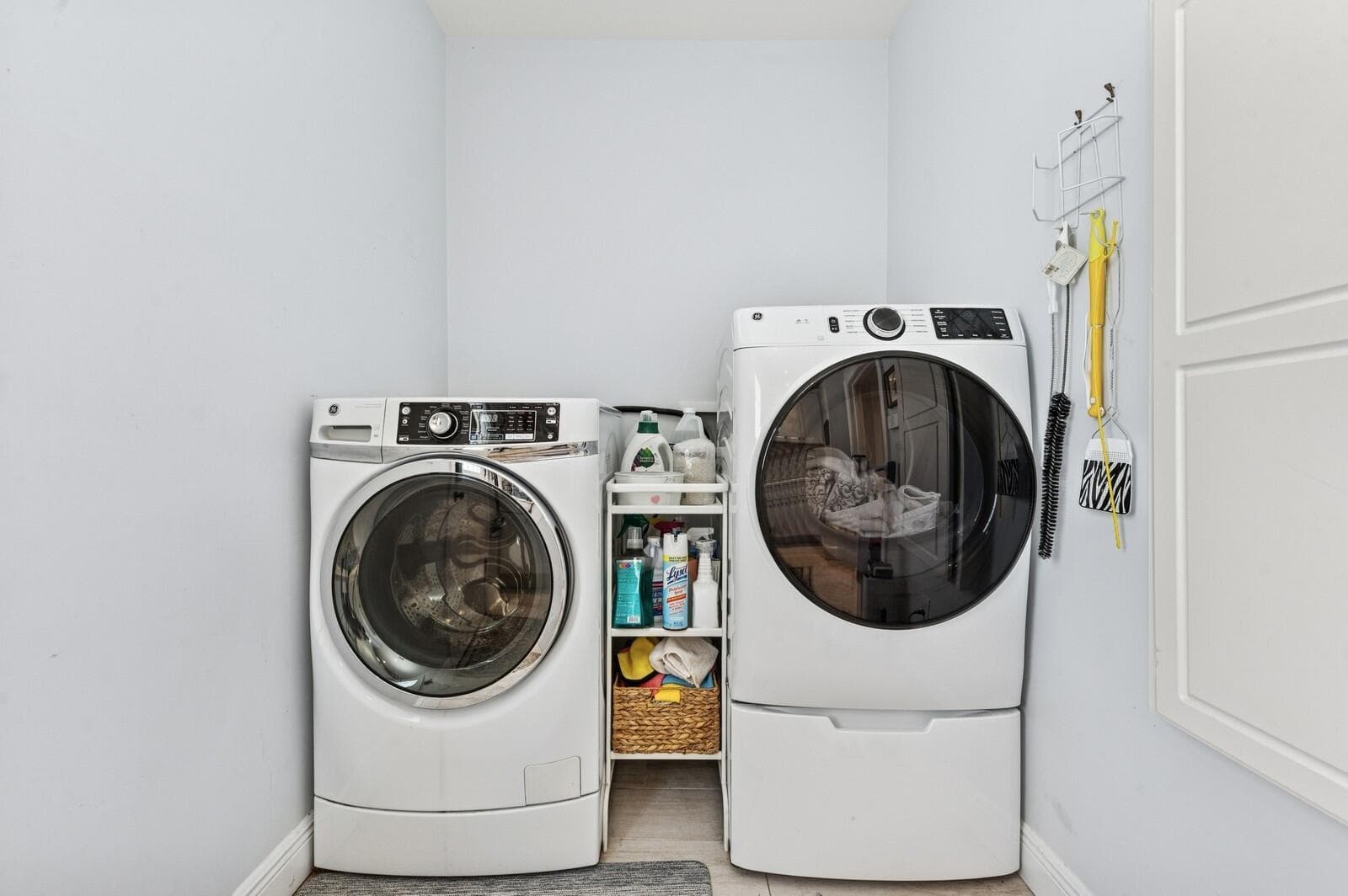 31_310AlmeriaRd_350_LaundryRoom_Large