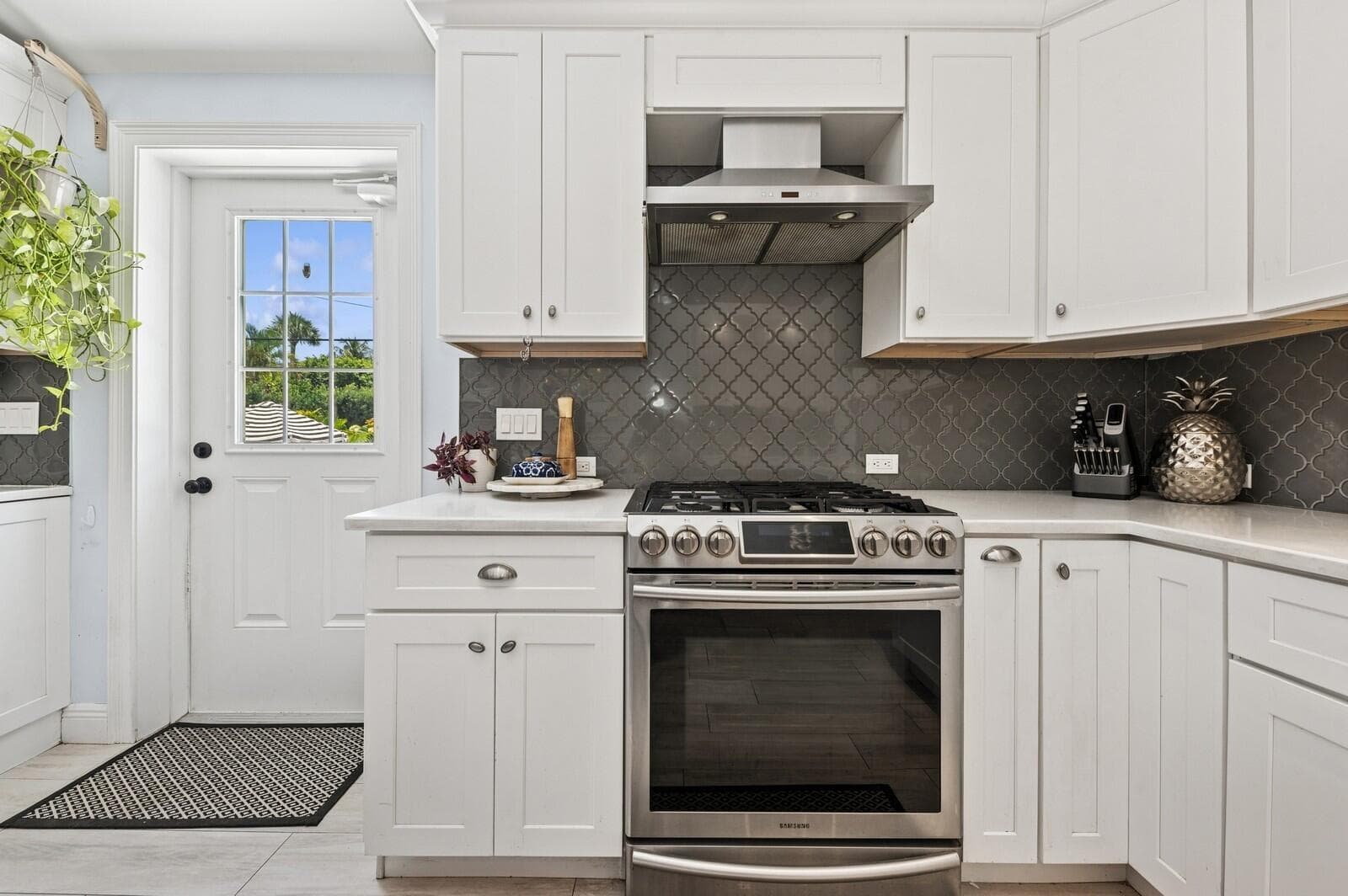16_310AlmeriaRd_177005_Kitchen_Large