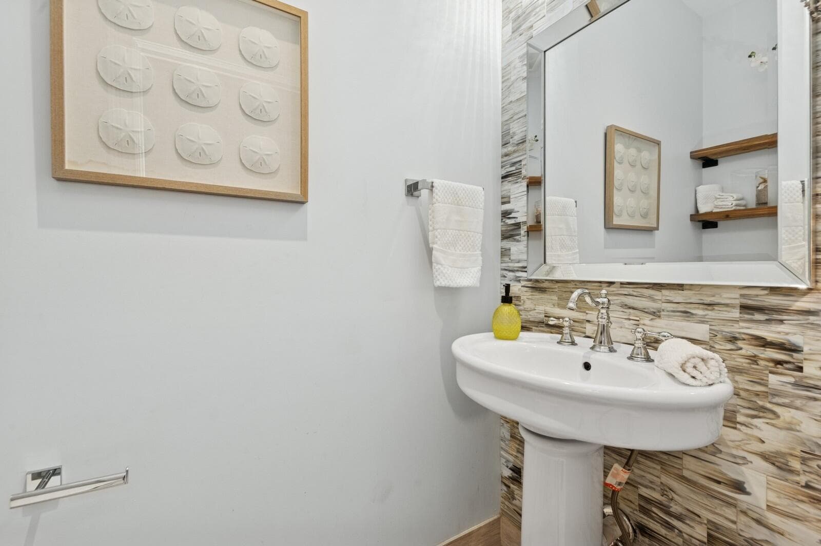 32_310AlmeriaRd_199_PowderRoom_Large