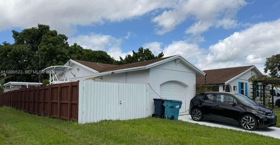 10761 SW 165th St photo 3
