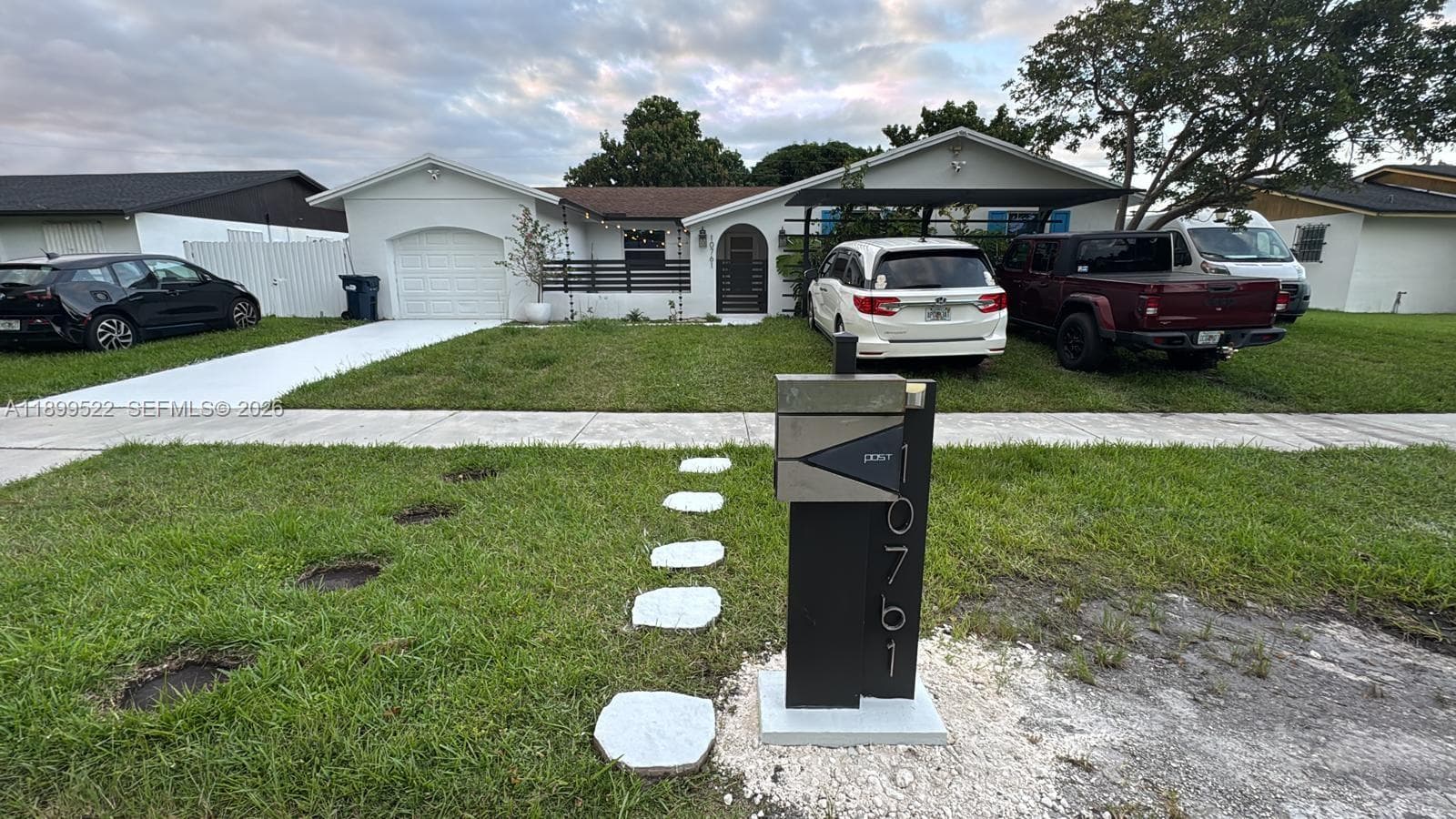 10761 SW 165th St photo 1
