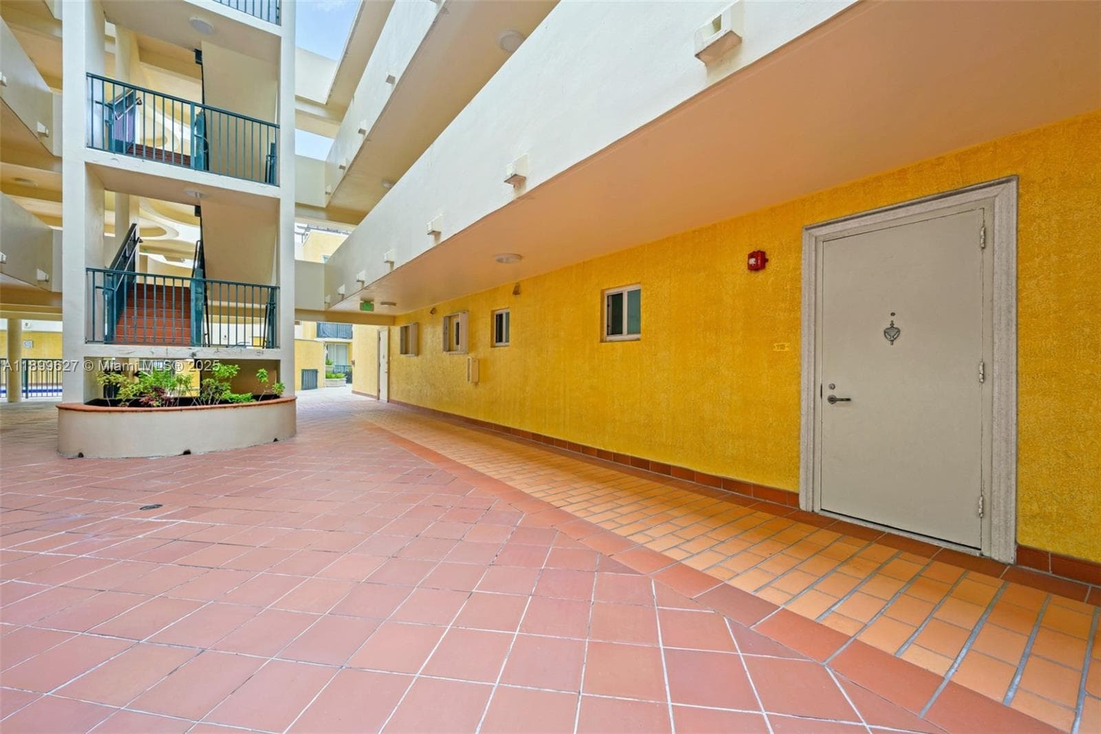 SURFSIDE PALMS CONDO · #113 in Surfside - Photo 23