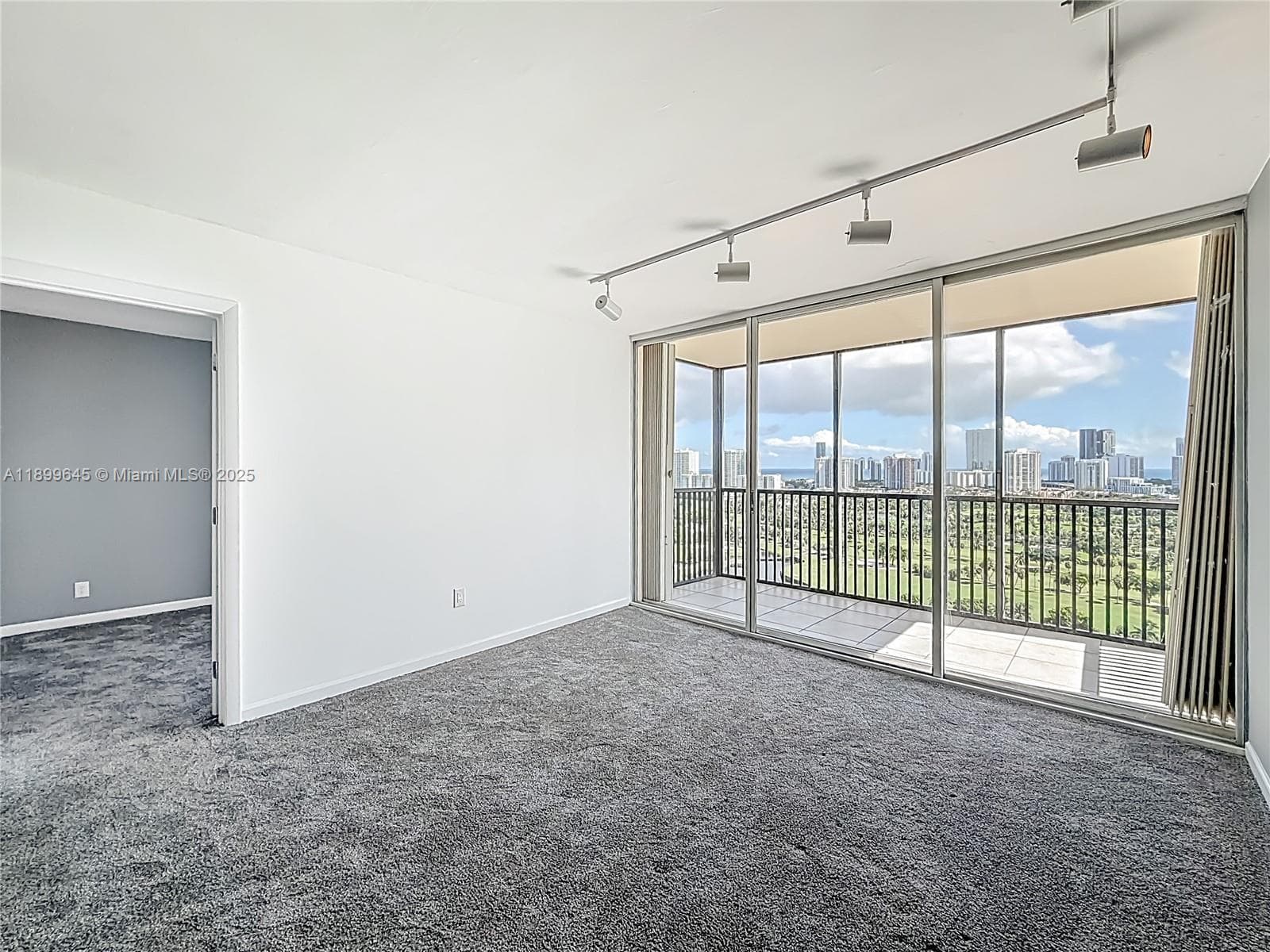 CORONADO CONDO TOWER II · #2428 in Aventura - Photo 18