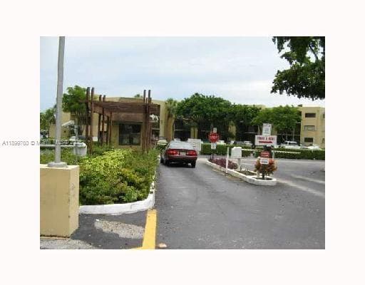 24 HR GUARD AT GATE TO GIVE ACCESS TO VISITORS