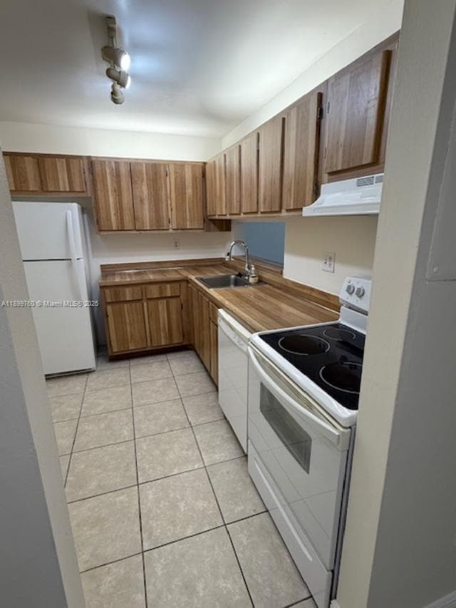 eat in kitchen - no plastic tiled ceiling(removed)