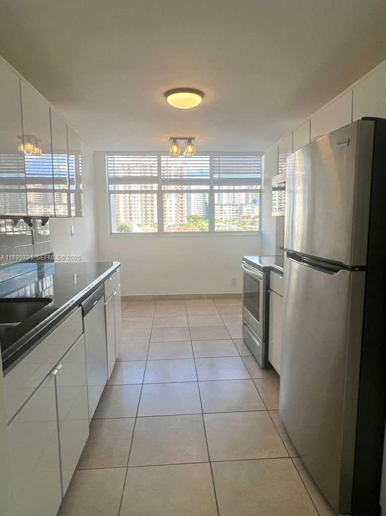 LAKE POINT TOWER CONDOMIN · #406 in Hallandale Beach - Photo 3