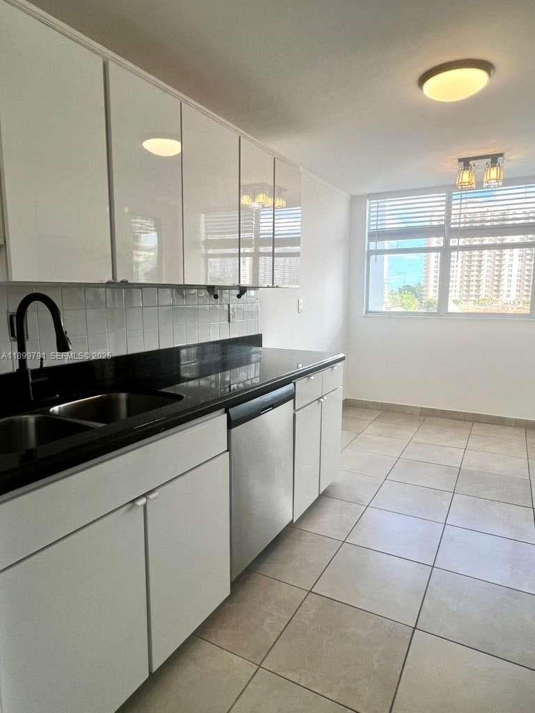 LAKE POINT TOWER CONDOMIN · #406 in Hallandale Beach - Photo 5