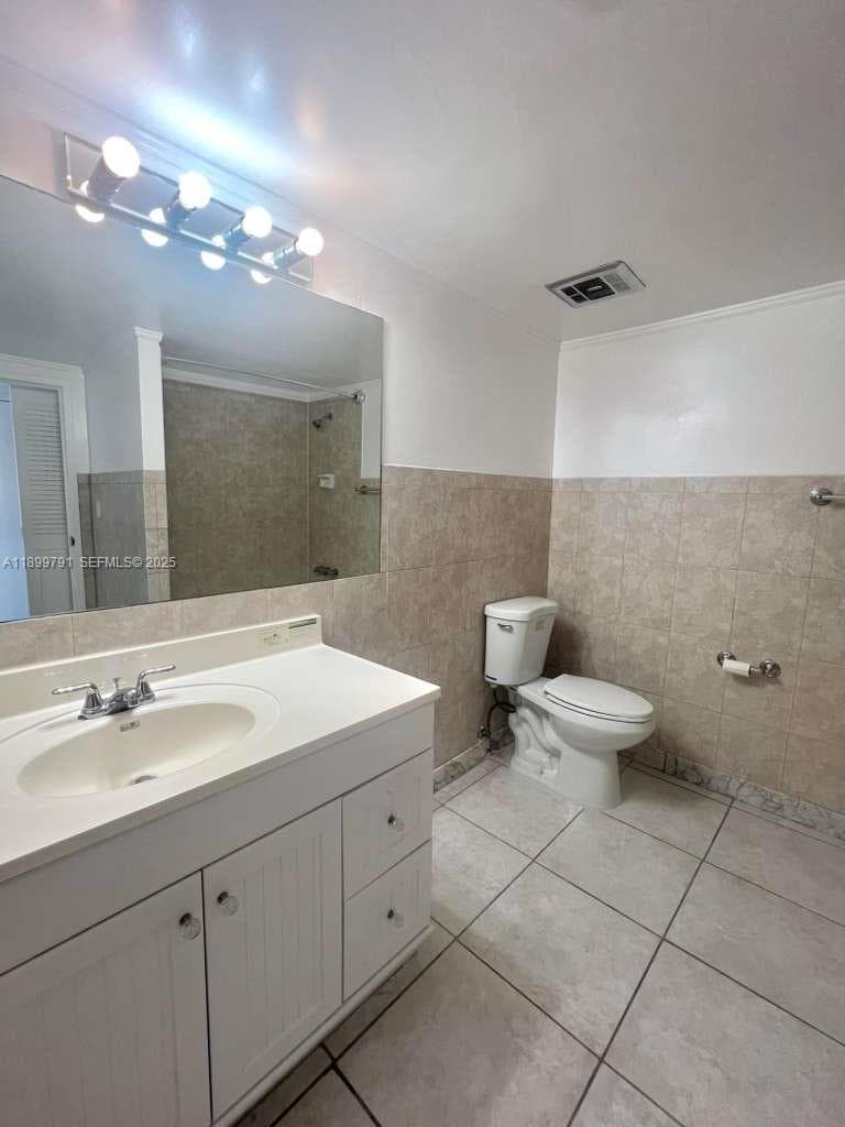 LAKE POINT TOWER CONDOMIN · #406 in Hallandale Beach - Photo 19