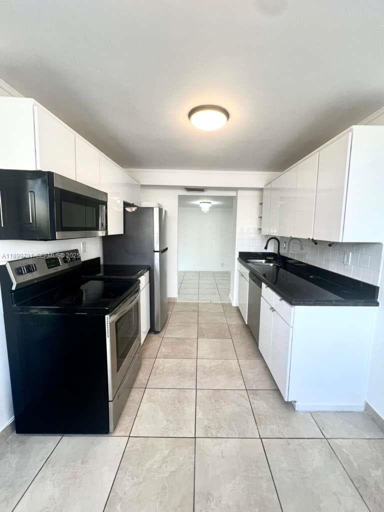 LAKE POINT TOWER CONDOMIN · #406 in Hallandale Beach - Photo 4