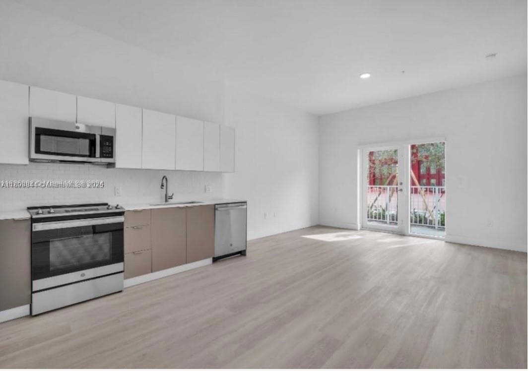 GEO M PHIPPENS · #C101 in Hallandale Beach - Photo 2