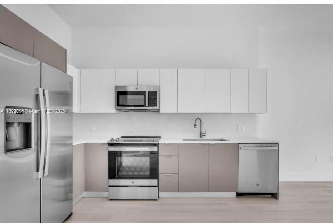 GEO M PHIPPENS · #C101 in Hallandale Beach - Photo 3