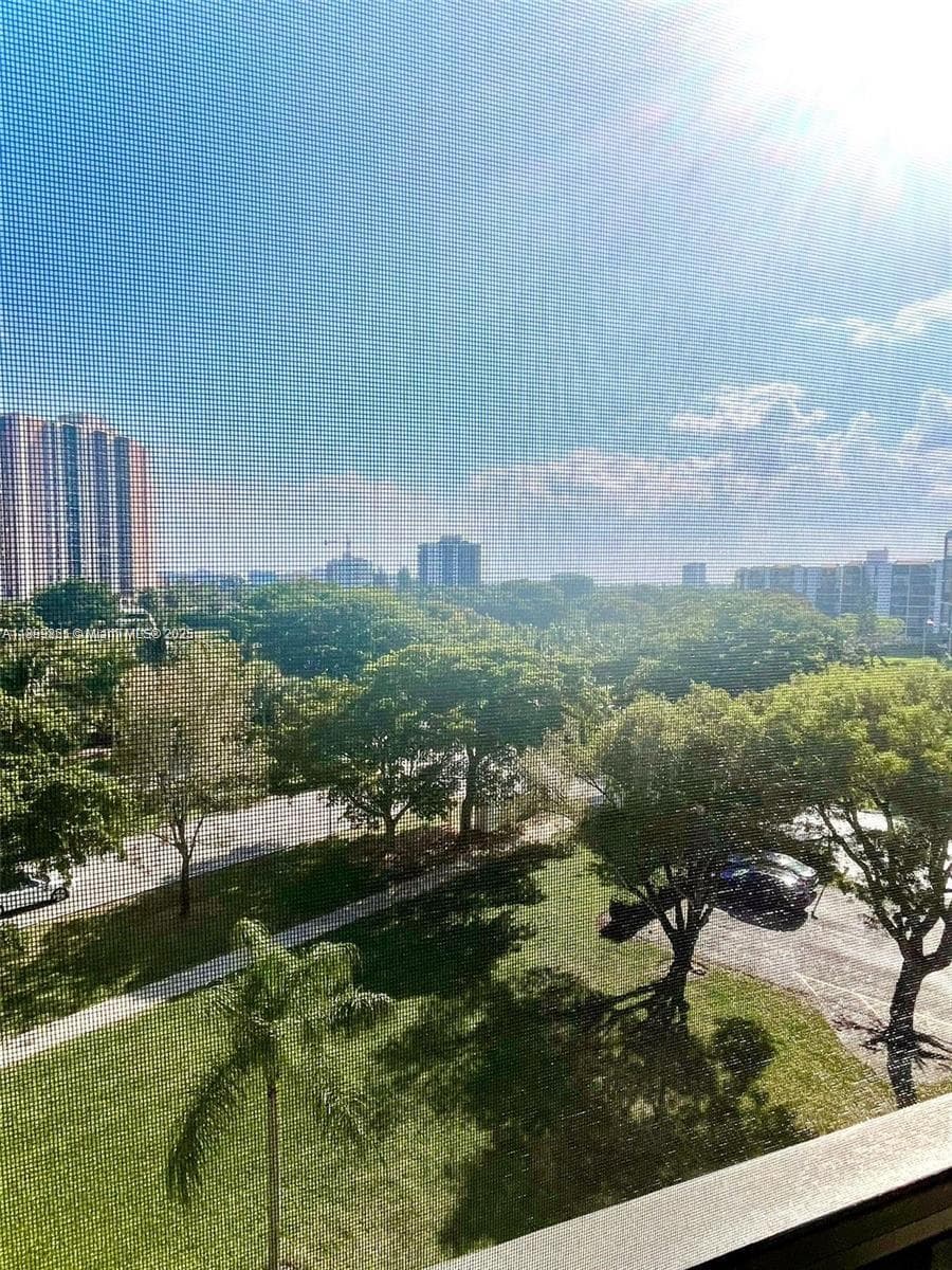 BRAVURA II CONDO · #603 in Aventura - Photo 13