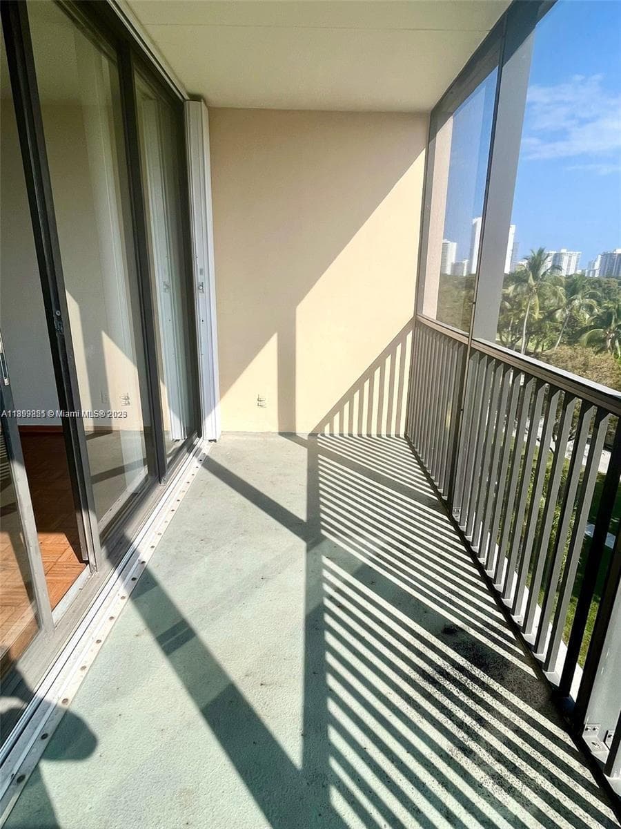 BRAVURA II CONDO · #603 in Aventura - Photo 12