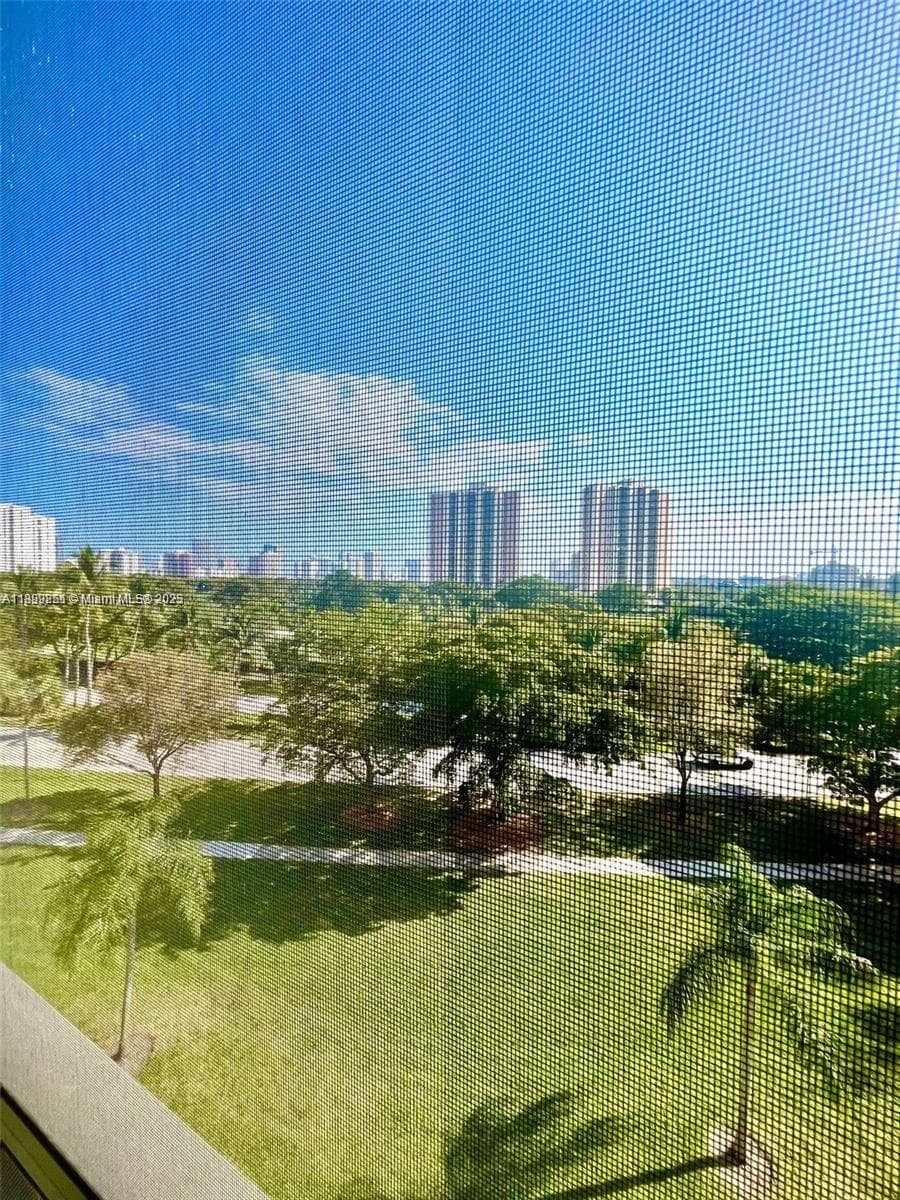 BRAVURA II CONDO · #603 in Aventura - Photo 11