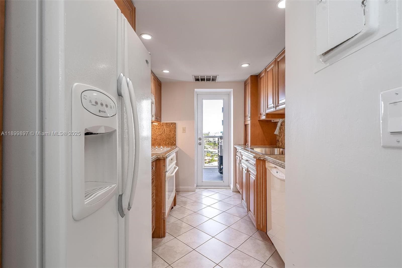 Embassy Tower 1 · #14B in Fort Lauderdale - Photo 9