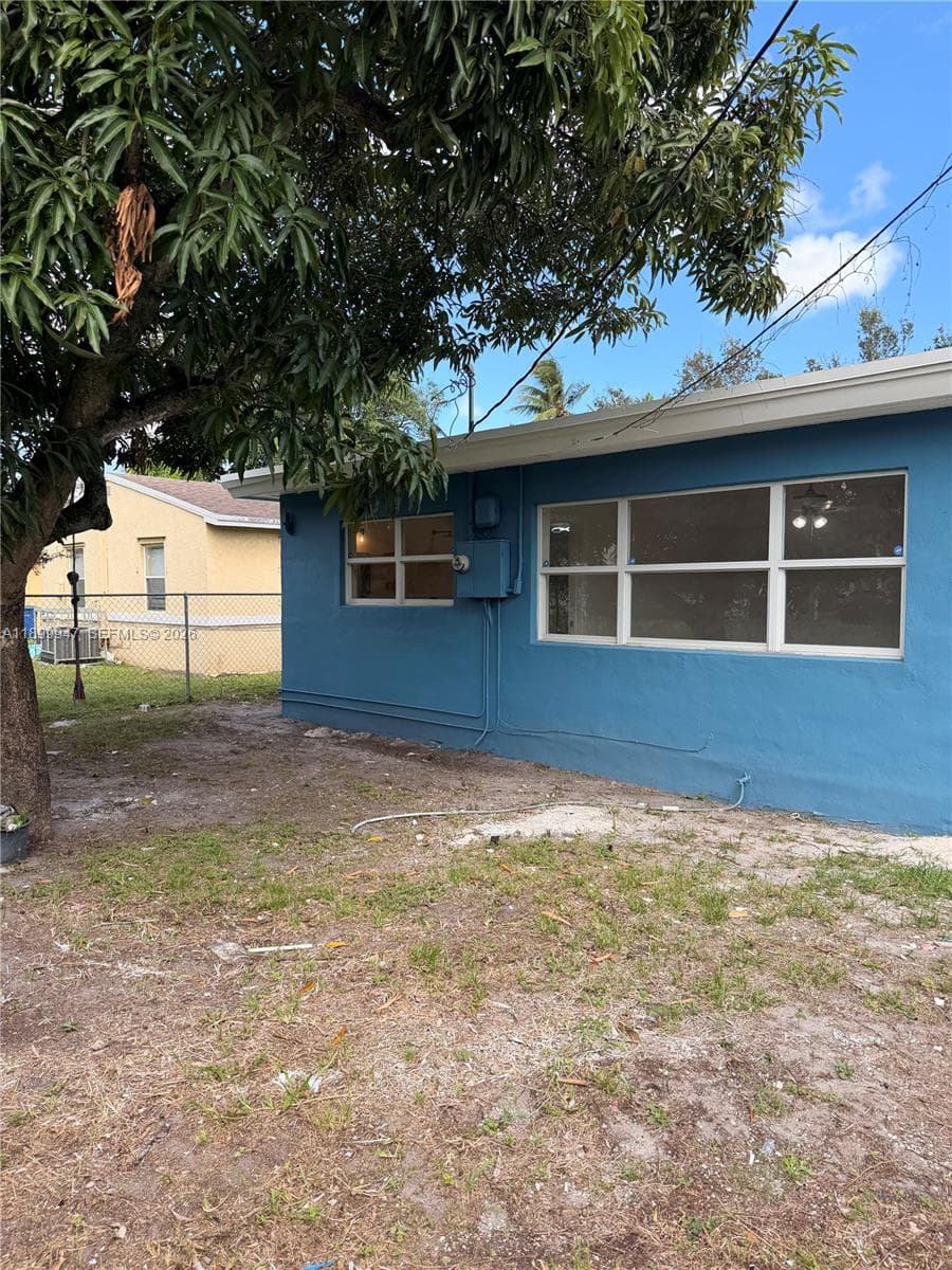 809 NW 12th Ave photo 27