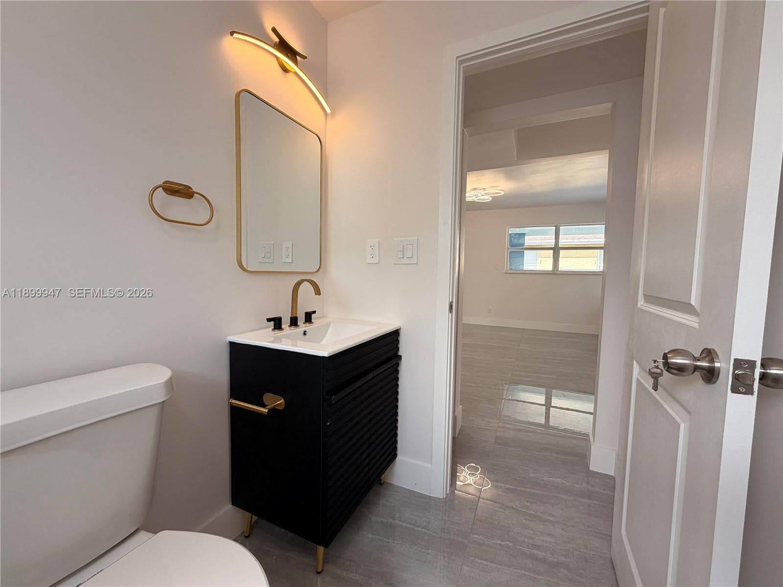 Family Bathroom (In between bedrooms 1 & 2)