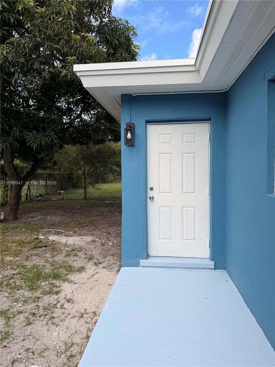 809 NW 12th Ave photo 36