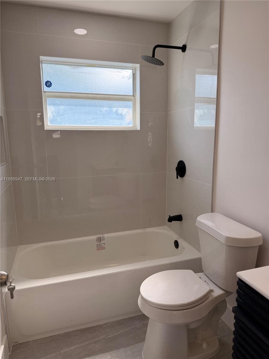 Family Bathroom (In between bedrooms 1 & 2)
