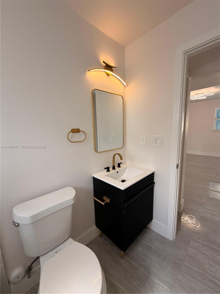 Family Bathroom (In between bedrooms 1 & 2)