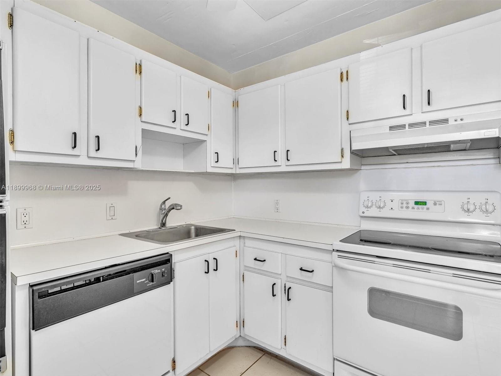 BISCAYA CONDO · #203 in Aventura - Photo 9