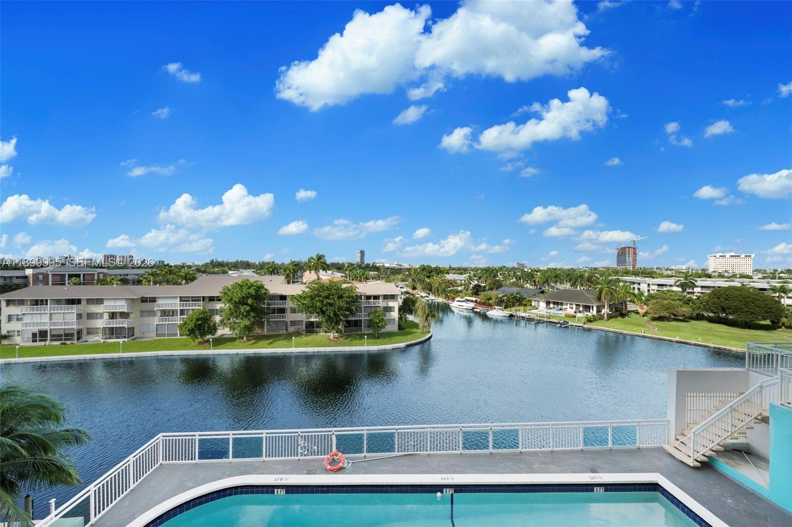 Golden Horn Condo · #5J in Hallandale Beach - Photo 2
